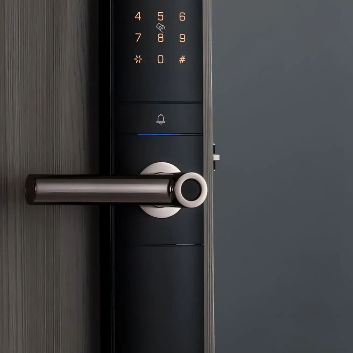 Acheter serrure connecté et poignées intelligentes sur fermetureconnectée.fr, le spécialiste en France des serrures connectées et poignées intelligentes. Installation à domicile dès 25 euros en région Ile de France