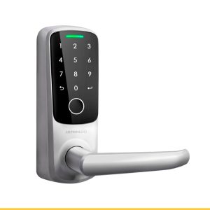 Poignée connectée Ultraloq UL3 BT argent sur porte d'entrée